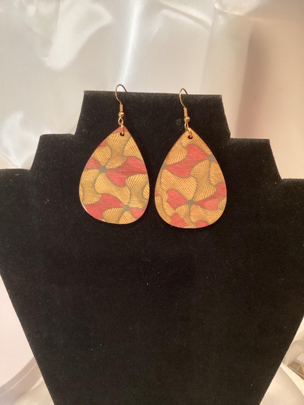 Elegant Africana gold and red colored teardrop earrings