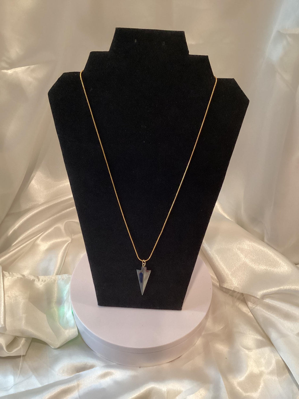 Gold-toned Necklace with Striking Dark-Grey Arrowhead Pendant